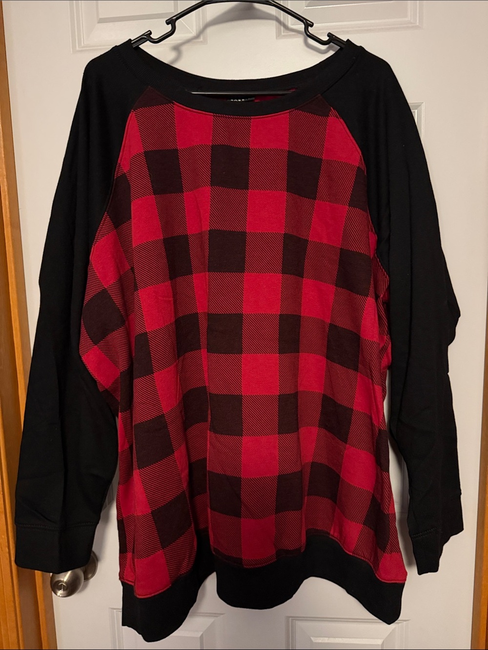 Torrid 4x NWOT Black and Red Buffalo Plaid Raglan Sweatshirt